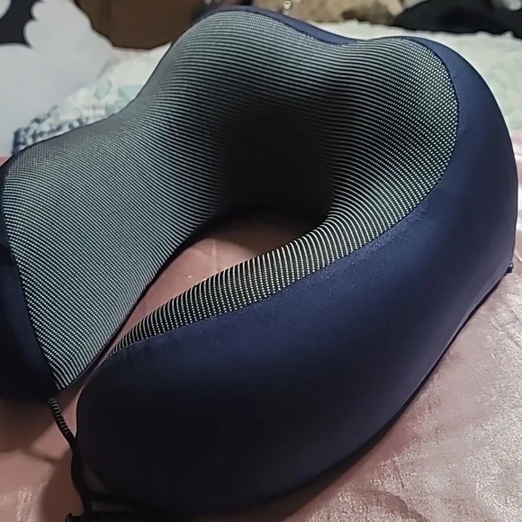 💜 Memory Foam Travel Pillow - Picture 7 of 11